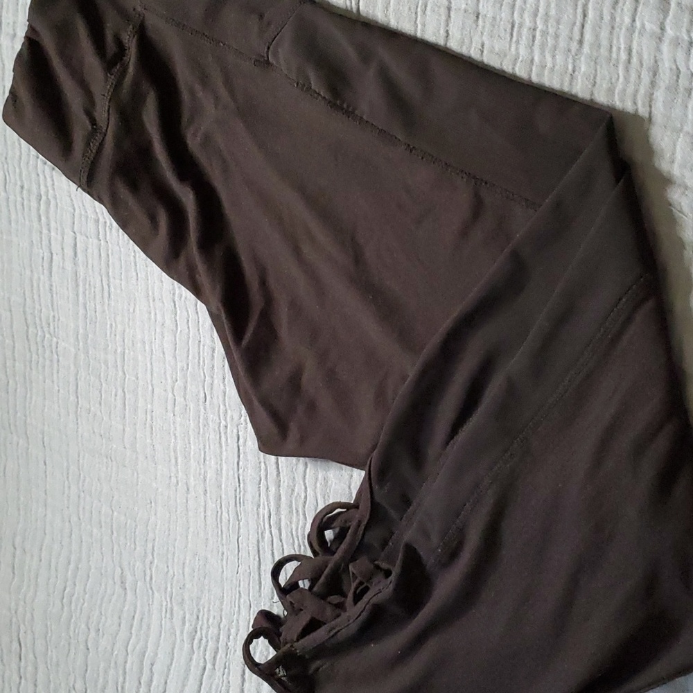 Sheer capri leggings